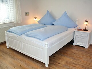 Schlafzimmer mit Doppelbett