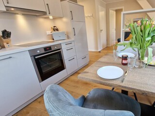 Küchenzeile mit Geschirrspüler