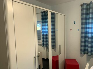 Kleiderschrank