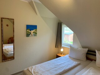2tes Schlafzimmer mit Doppelbett