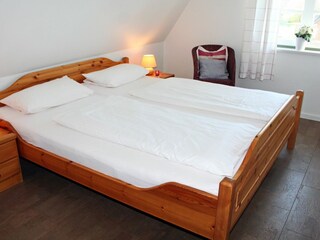 2. Schlafzimmer mit Doppelbett