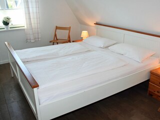 1. Schlafzimmer mit Doppelbett