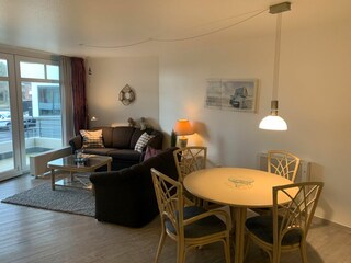 Blick vom Eßplatz auf die gemütliche Sofaecke