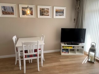 Eßplatz mit TV-Ecke