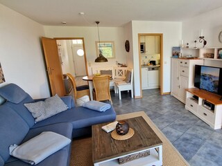 Blick vom Balkon in die Wohnung