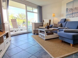 Blick von der Küche in den Raum