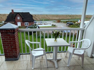 Balkon mit Blick auf den Deich