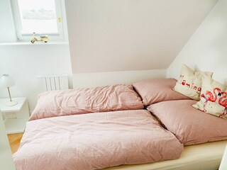 Schlafzimmer mit Doppelbett