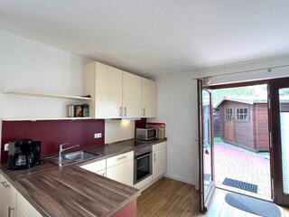 Küche mit Blick zur Terrasse