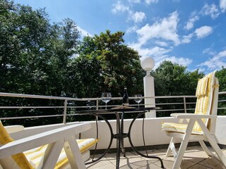 Blick vom Balkon in den Kurwald.