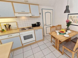 Großzügige Sitzecke in der Küche.