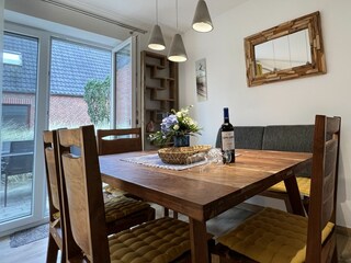 Essplatz mit Blick zur Terrasse