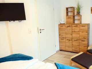 Schlafraum 1 mit Relaxliege und Tv