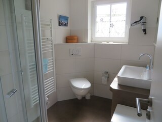 Badezimmer mit Dusche