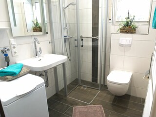 Badezimmer mit Waschmaschine