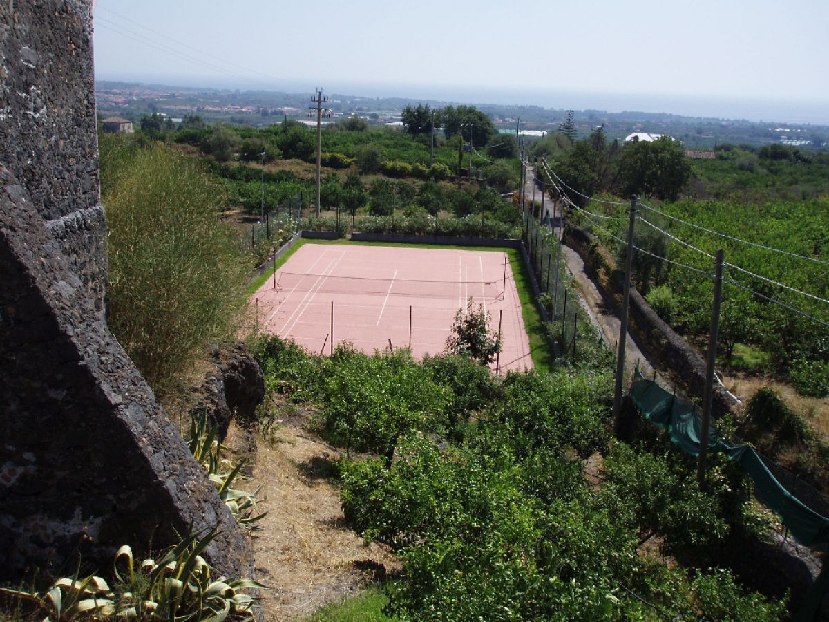 Tennisplatz mit Meerblick