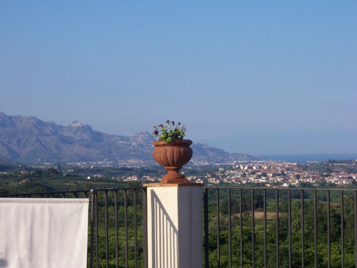 Blick auf Meer und Taormina