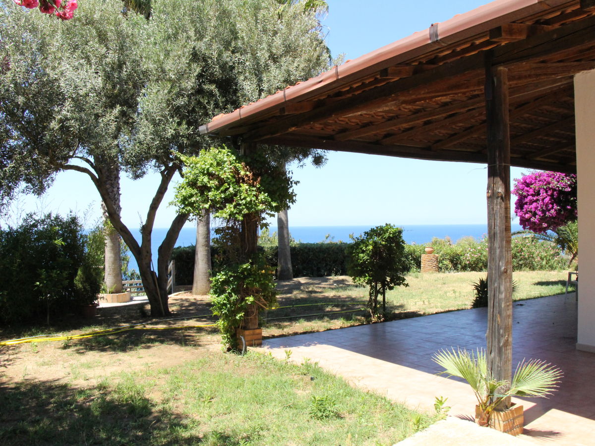 House and garden with view to the sea