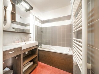 Apartment Uvernet-Fours Ausstattung 16