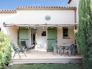 Villa Homps Outdoor Recording 1