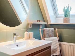 Fresh towles and touches of green for comfort