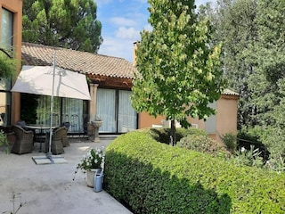Villa Goult Outdoor Recording 5