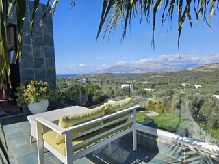 Entspannen auf dem Balkon am Schlafzimmer mit Meerblick