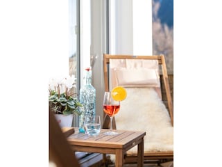 sonnenverwöhnter Balkon mit traumhafter Aussicht