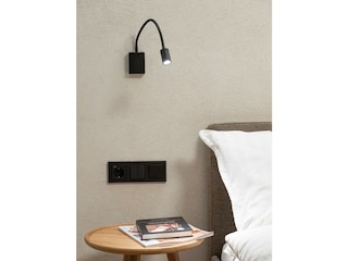 Leselampe und Steckdosen für Smartphones