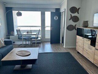 Wohnzimmer Blick zum Balkon