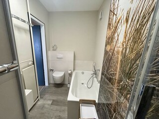 Badezimmer Blick Richtung Tür