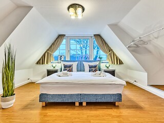 Schlafzimmer 1