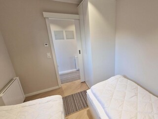 Schlafzimmer mit Kleiderschrank