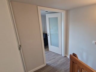 Flur im DG mit Blick zum Schlafzimmer 3