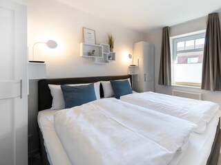 1. Schlafzimmer mit Doppelbett