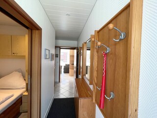 Flur mit Blick zum Schafraum