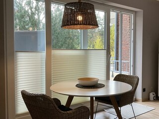 Esstisch mit 2 Stühlen