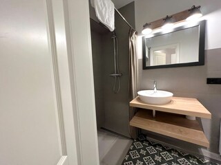 Waschtisch im Duschbad