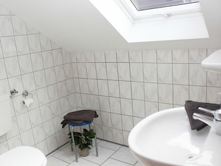 helles Bad mit Dusche / WC