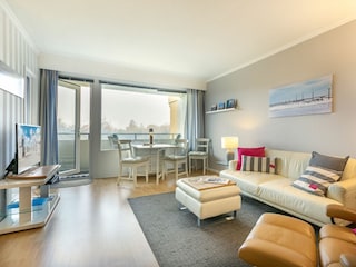 Wohnzimmer mit Westbalkon