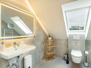 Badezimmer mit Tageslicht