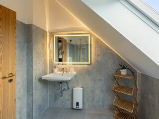 Badezimmer mit Tageslicht