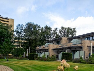 Sonnige Gartenterrasse nach Süden