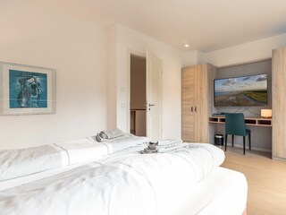 1. Schlafzimmer mit Südbalkon