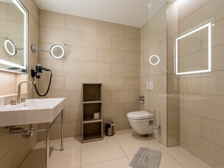 1. Badezimmer (EG)