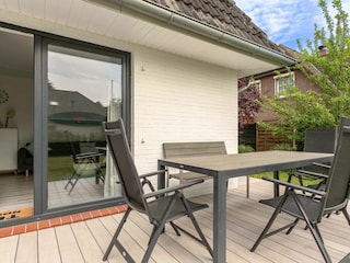 Sonnige Gartenterrasse