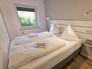 Schlafzimmer mit Doppelbett