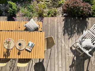 Terrasse mit Esstisch