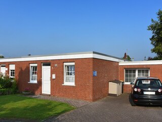 Eingangsbereich und Parkplatz