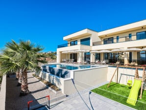 Villa Novue with pool